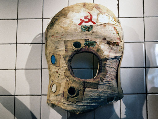 کرست فریدا کالو، به نمایش درآمده در نمایشگاه ظاهر فریبنده است: لباس&zwnj;های فریدا کالو، موزه فریدا کالو، مکزیکو سیتی، مکزیک.